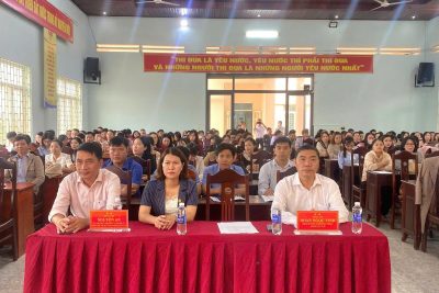 TẬP THỂ CB-GV-NV NHÀ TRƯỜNG THAM GIA LỚP BỒI DƯỠNG, TẬP HUẤN CHÍNH TRỊ HÈ NĂM 2025